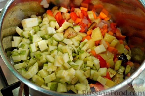 Овощной суп с кабачками, баклажанами и цветной капустой