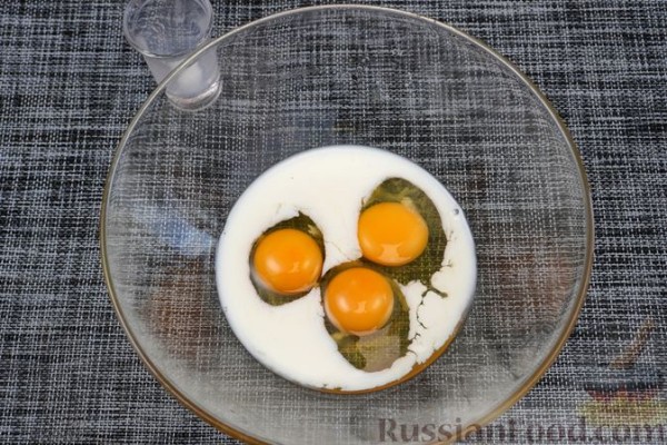 Омлет с грибами, помидорами и брынзой