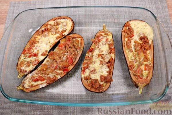 Запечённые баклажаны с фаршем и сыром