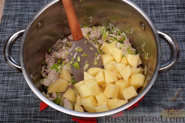 Суп c пекинской капустой, горошком и беконом