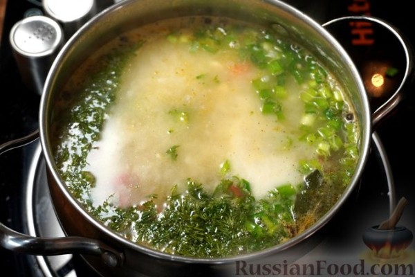 Рыбный суп с брокколи, рисом и сливками