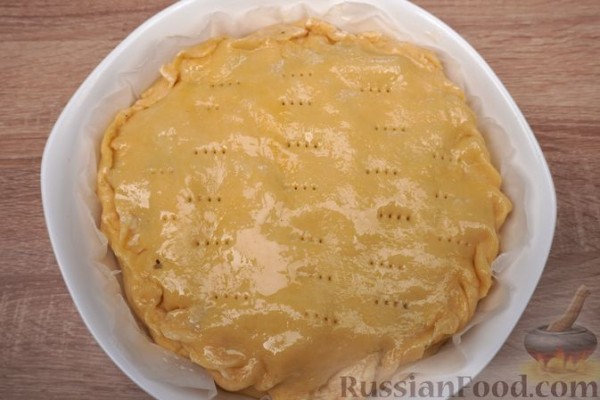 Закрытый песочный пирог с яблочно-луковой начинкой