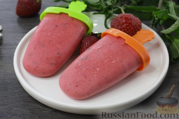 Домашнее клубничное мороженое с мятой