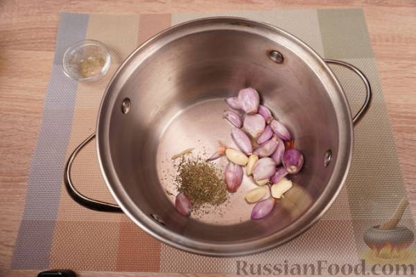 Домашние колбаски (купаты) в пиве, с шалотом и чесноком