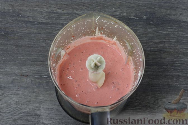 Домашнее клубничное мороженое с мятой