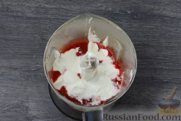 Домашнее клубничное мороженое с мятой