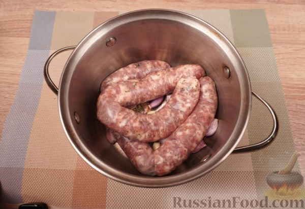 Домашние колбаски (купаты) в пиве, с шалотом и чесноком