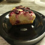Открытый пирог с творожной начинкой и ягодами