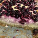 Открытый пирог с творожной начинкой и ягодами