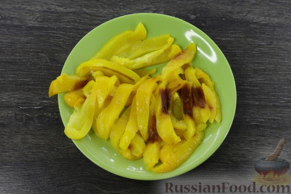 Пицца-рулет с болгарским перцем и шпинатом