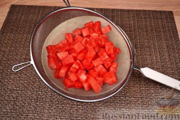 Йогуртовый десерт с арбузом