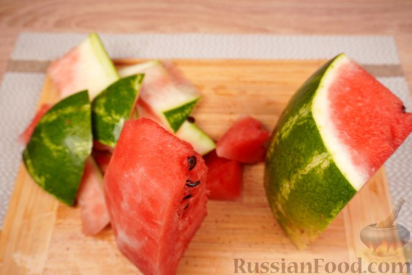 Арбузный салат с фетой и руколой