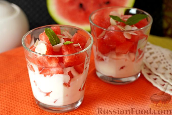 Йогуртовый десерт с арбузом