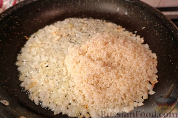 Фаршированный перец с рисом, фисташками и изюмом