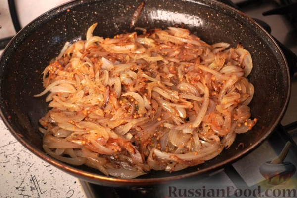 Купаты, тушенные с луком