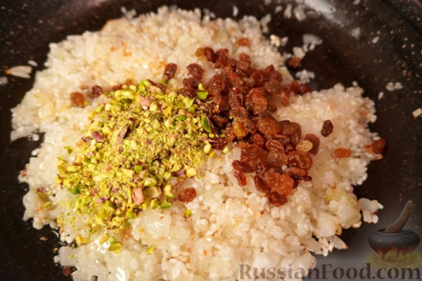 Фаршированный перец с рисом, фисташками и изюмом