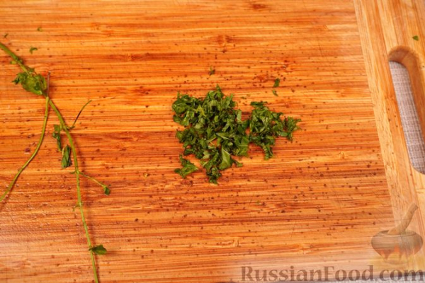 Фаршированный перец с рисом, фисташками и изюмом