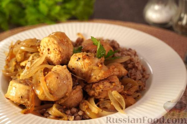Купаты, тушенные с луком
