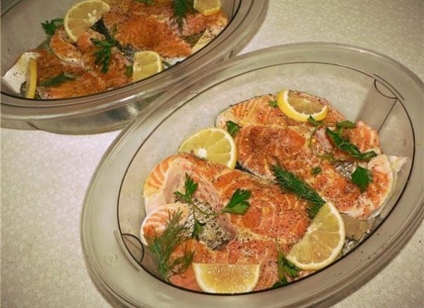 Форель с лимонным соком в пароварке